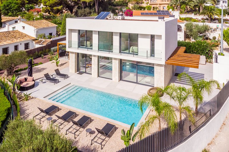 Beautiful new build villa with sea views