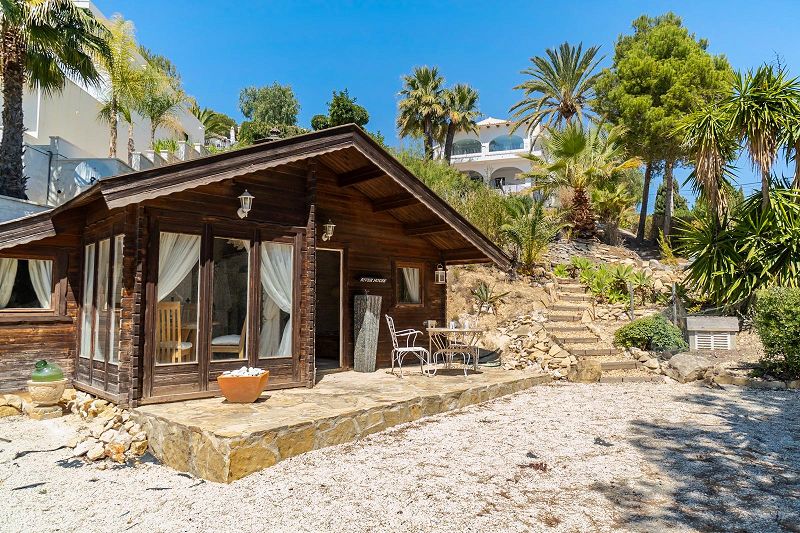 Amplia villa en El Portet - Max Villas