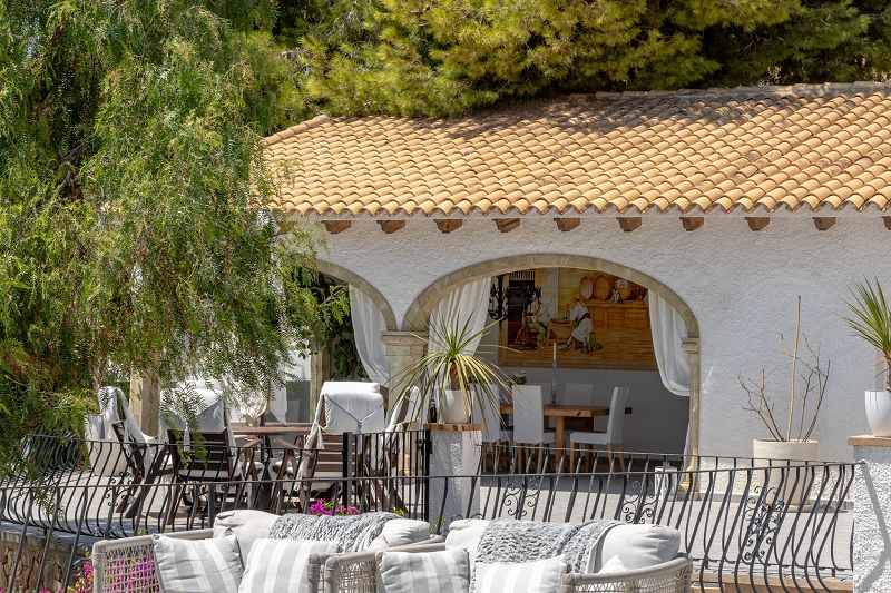 Amplia villa en El Portet - Max Villas