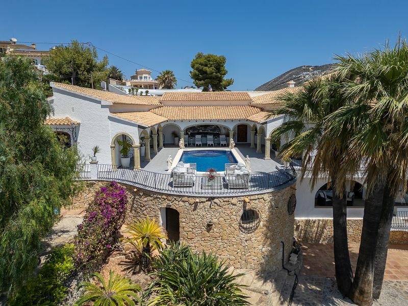 Amplia villa en El Portet - Max Villas