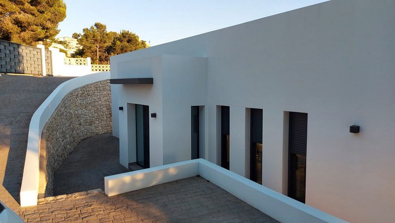 Preciosa villa de nueva construcción con vistas en Moraira - Max Villas