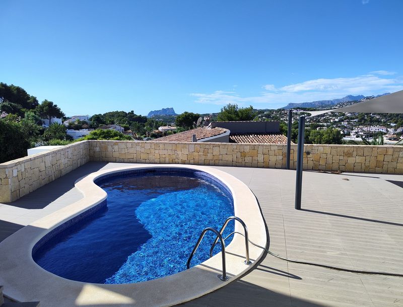 Preciosa villa de nueva construcción con vistas en Moraira - Max Villas