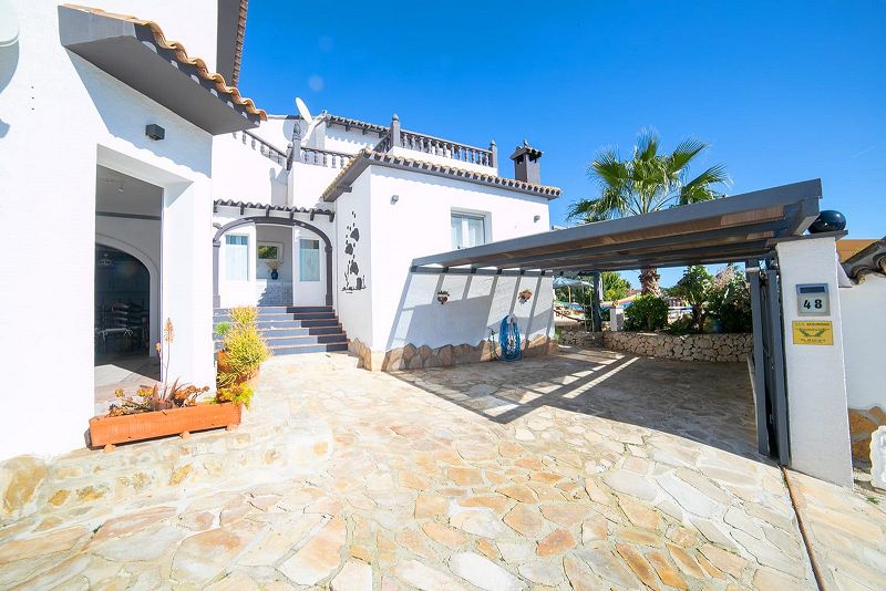 Villa with sea views in Moraira - Max Villas