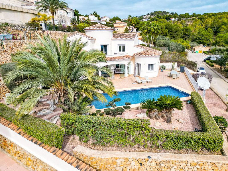 Villa Mediterránea en una ubicación super, a 1.2 km del mar, privacidad y entorno verde - Max Villas