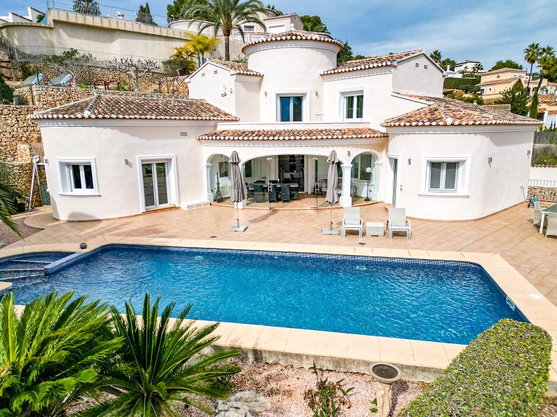 Mediterranean Villa at top location, 1.2km from the sea, privacy and green environment