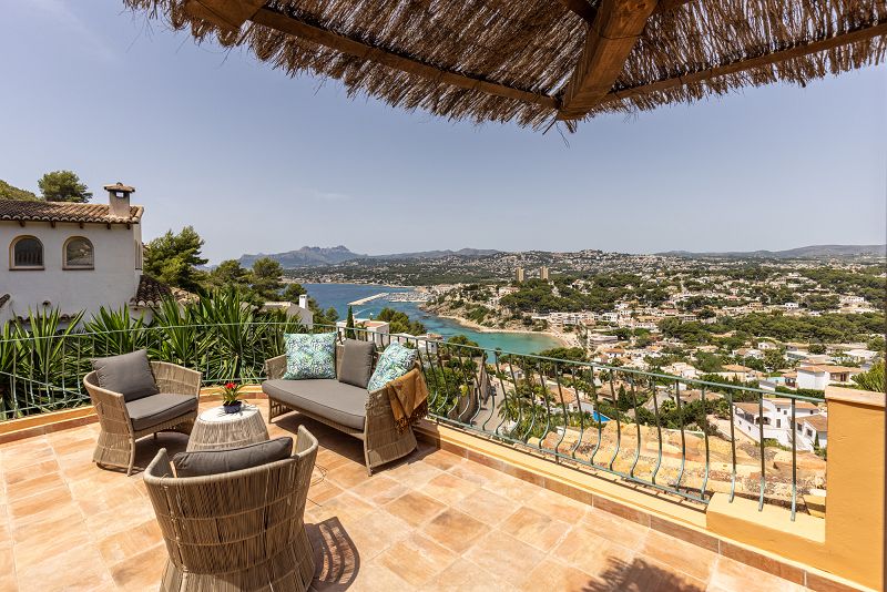 Villa with beautiful sea views for sale in Moraira