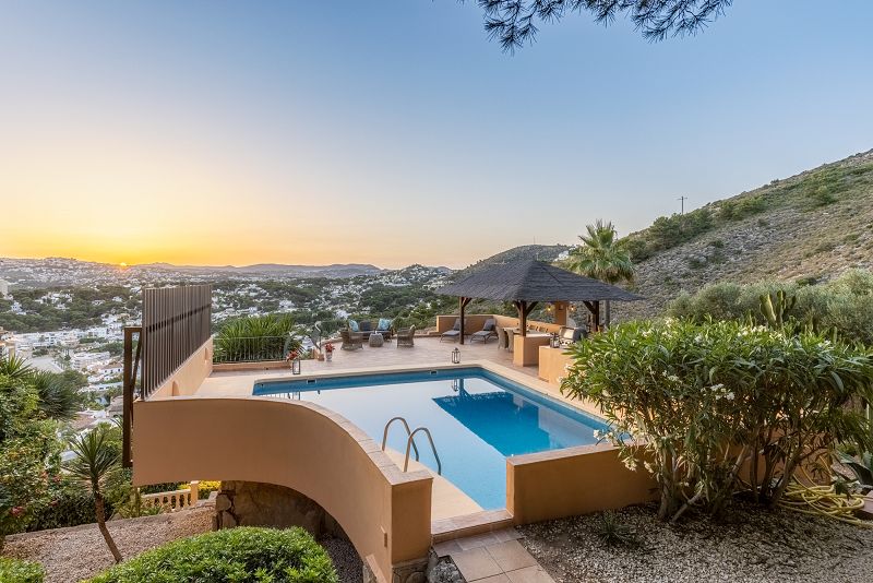 Villa con preciosas vistas al mar en venta en Moraira - Max Villas