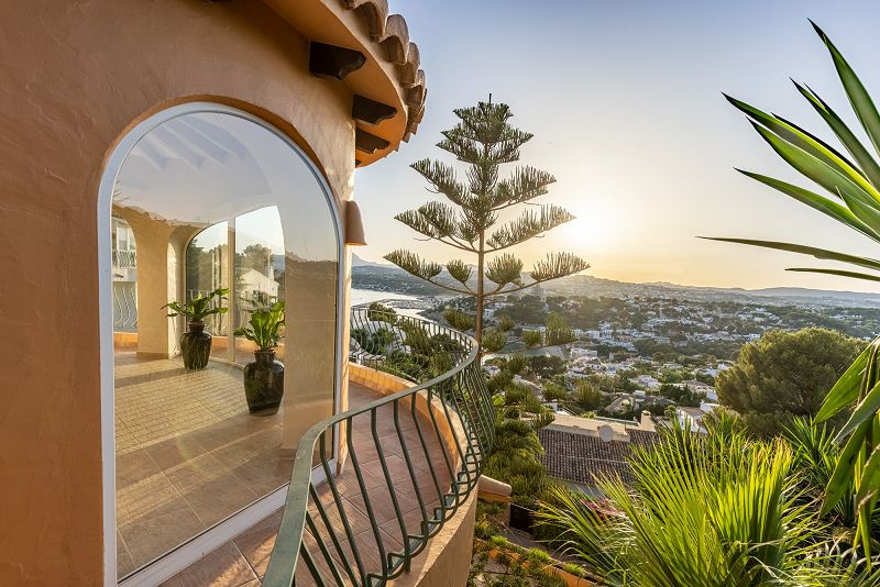 Villa with beautiful sea views for sale in Moraira - Max Villas