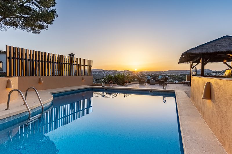 Villa con preciosas vistas al mar en venta en Moraira - Max Villas