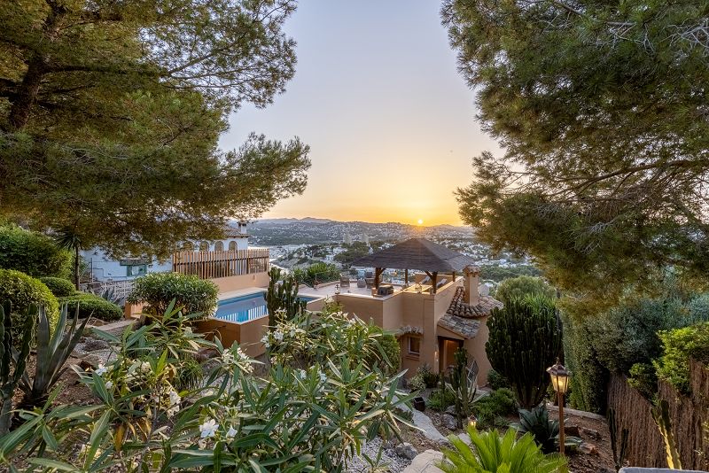 Villa with beautiful sea views for sale in Moraira - Max Villas