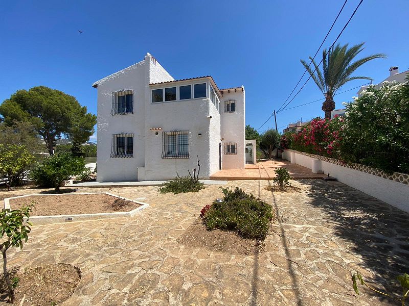 Charming detached house for sale in Calpe - Max Villas