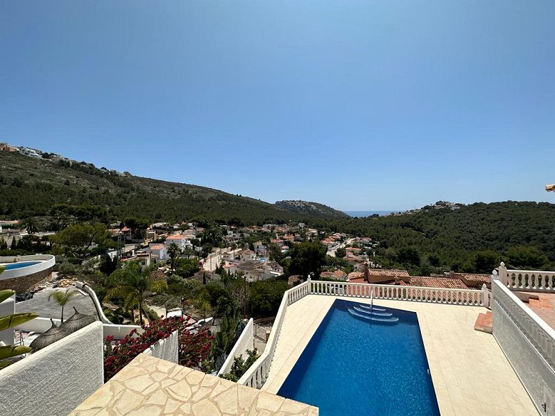 Impresionante villa con vistas al mar en Moraira - Max Villas