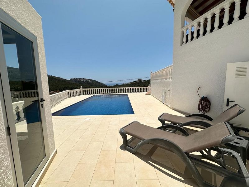 Impresionante villa con vistas al mar en Moraira - Max Villas