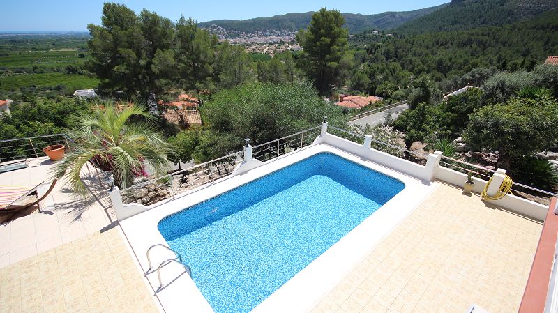 Luxe villa met zeezicht in Orba - Max Villas