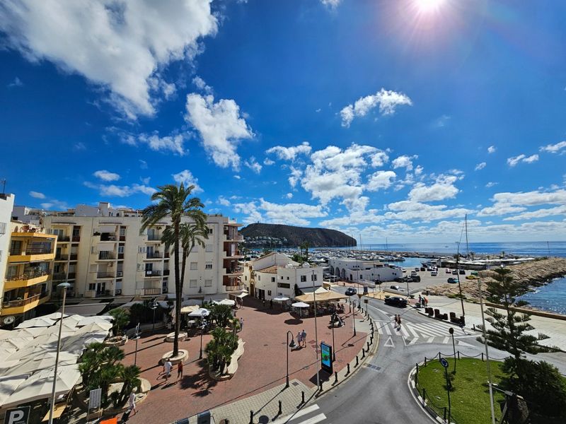 Apartamento en primera línea con vistas al mar en Moraira - Max Villas