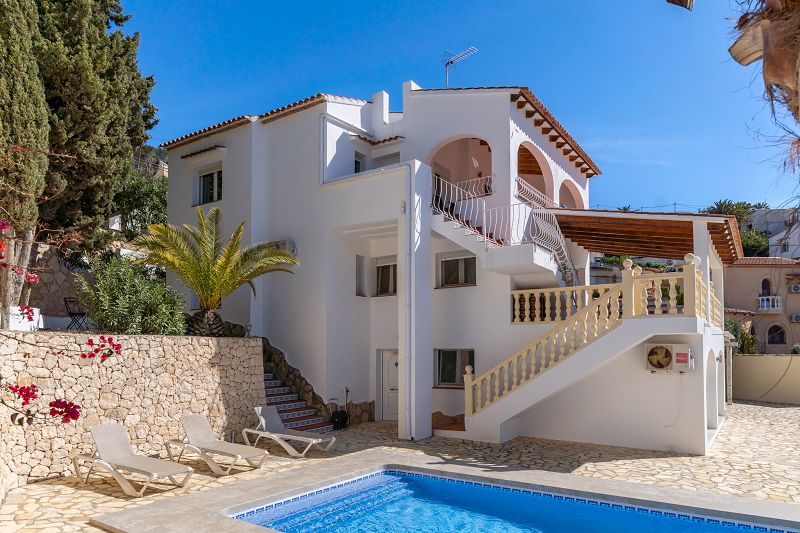 Villa completamente renovada con apartamento de invitados en Benissa - Max Villas